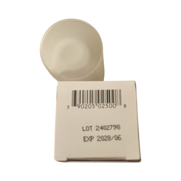 Elta  UV Clear Broad-Spectrum SPF 46  Non-Tinted Face Sunscreen 1.7oz - Picture 3 of 3